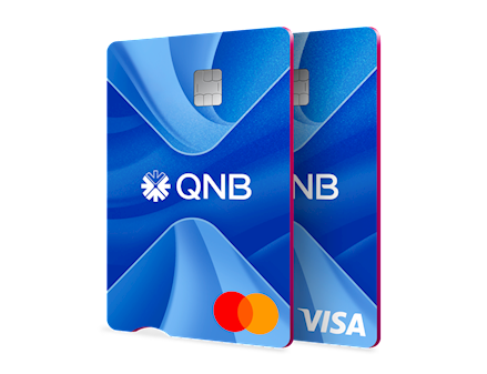 QNB VISA. İki adet mavi QNB banka kartı, biri Mastercard logolu, diğeri Visa logolu.
