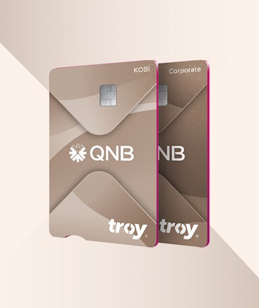 KOBİ ve Corporate yazılı, QNB logolu iki adet troy kredi kartı görseli.